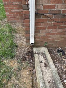 Downspout splash block